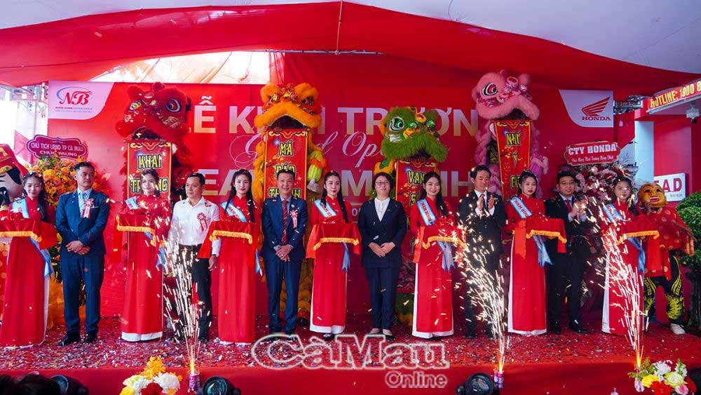 khai-truong-cua-hang-xe-gan-may-va-dich-vu-head-nam-binh-8-1